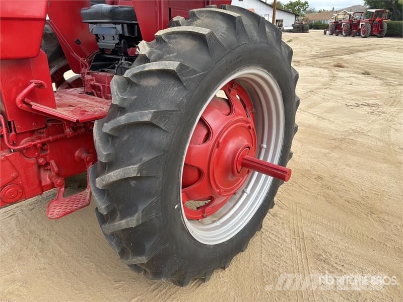 International Harvester Harvester 1066 2WD Tractor Ciągniki rolnicze
