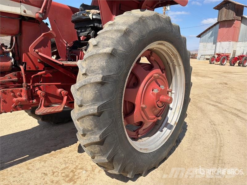 International Harvester Harvester 666 2WD Tractor Ciągniki rolnicze