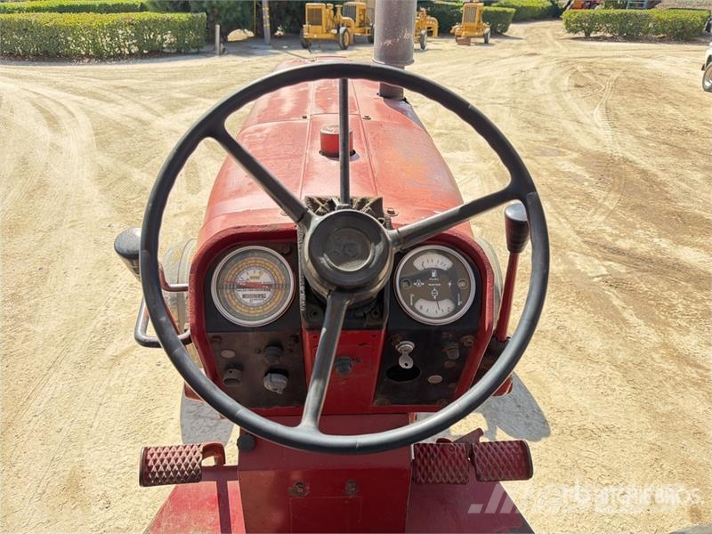International Harvester Harvester 666 2WD Tractor Ciągniki rolnicze