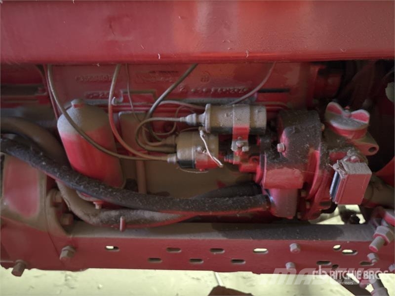 International Harvester Harvester 2WD Tractor Tractors