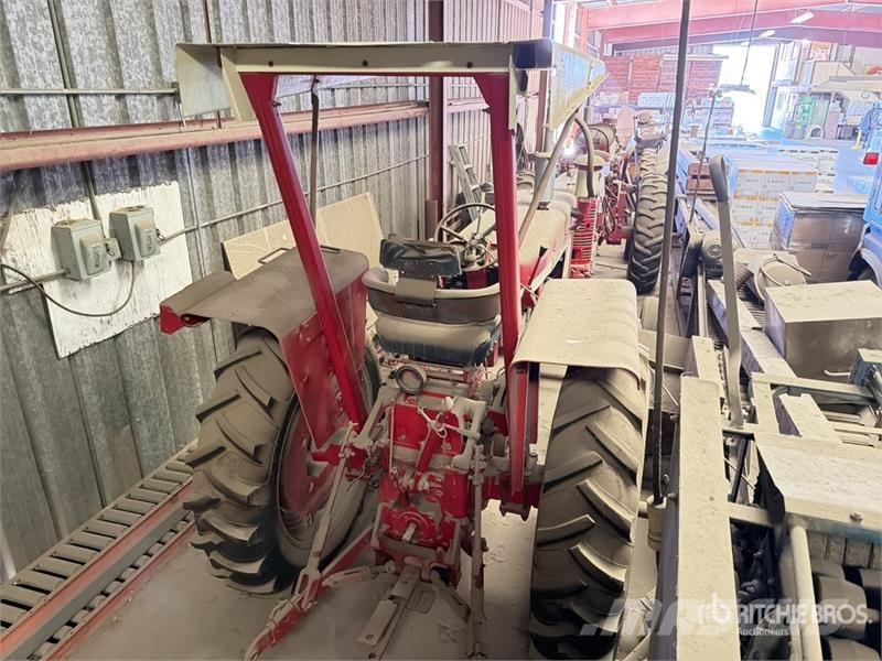 International Harvester Harvester 656 2WD Tractor Tractors