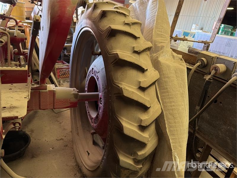International Harvester Harvester 2WD Tractor Tractors