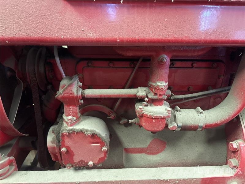 International Harvester Harvester 2WD Tractor Tractors
