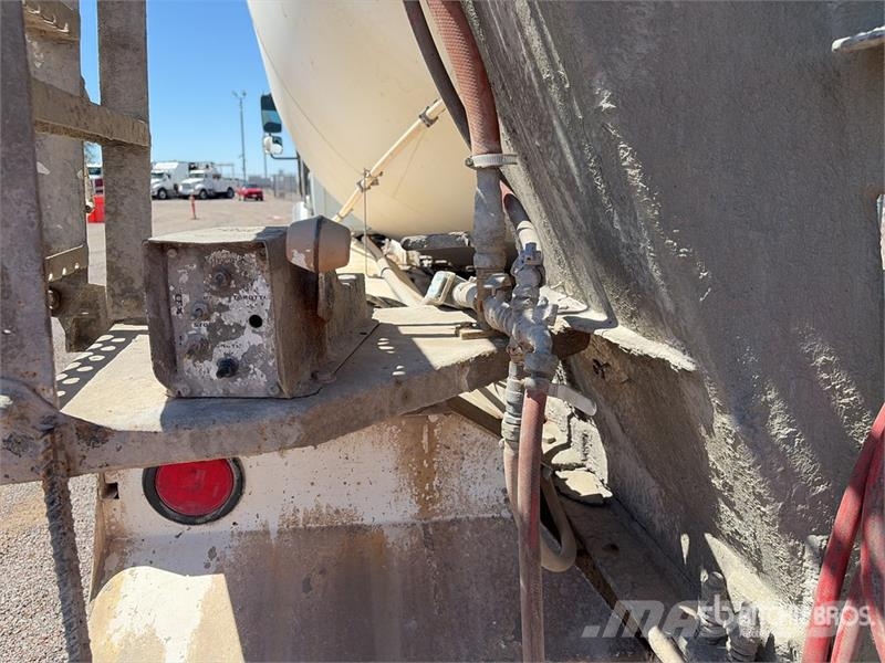 International HV607 SBA 6x4 Mixer Truck Betonmixers en pompen