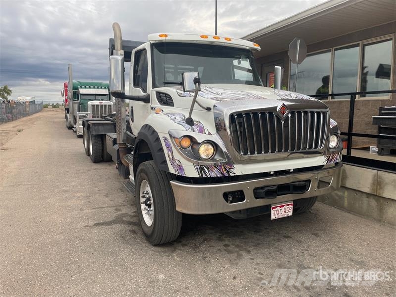 International HV613 6x4 Roll-Off Truck Kipplader