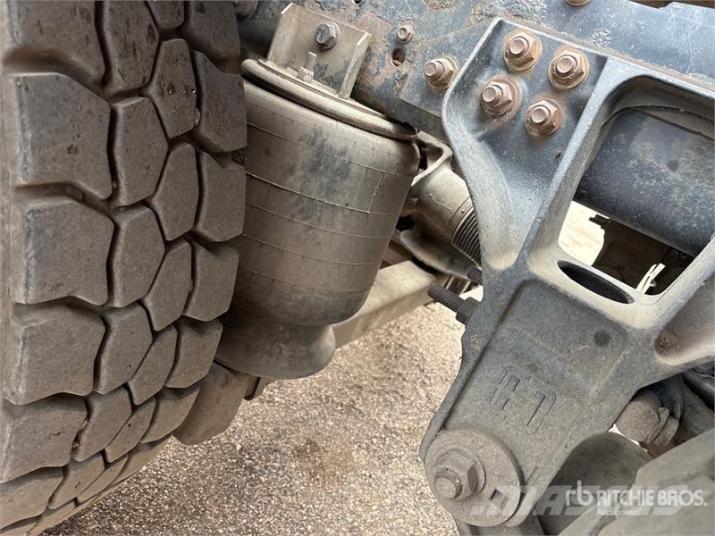 International HV613 6x4 Roll-Off Truck Kipplader