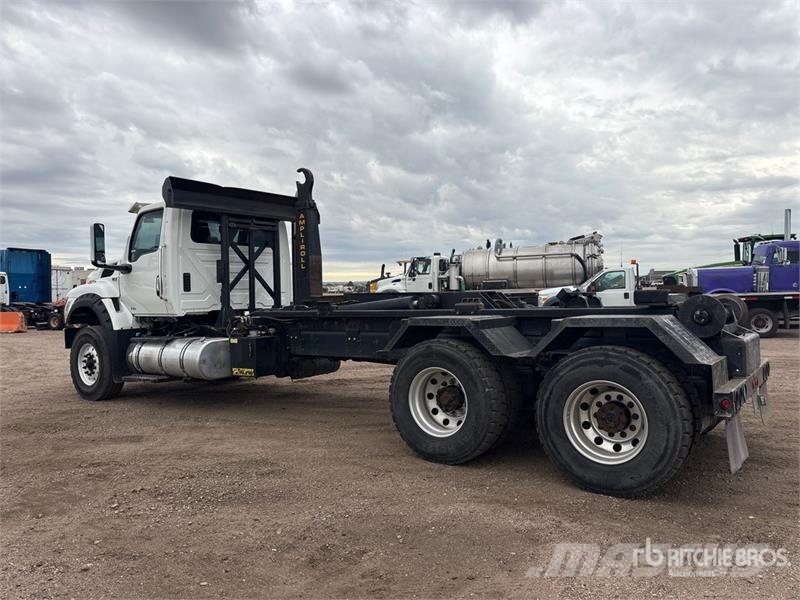 International HV613 6x4 Roll-Off Truck Kipplader