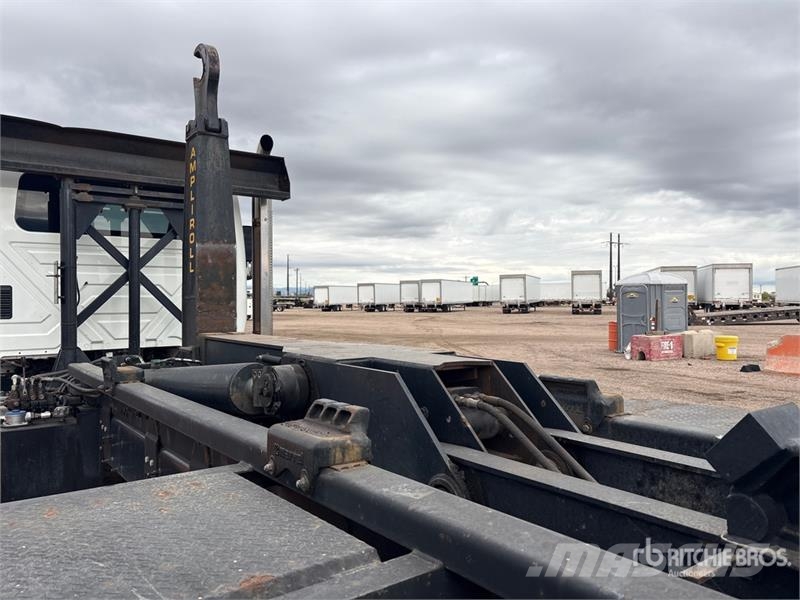International HV613 6x4 Roll-Off Truck Kipplader