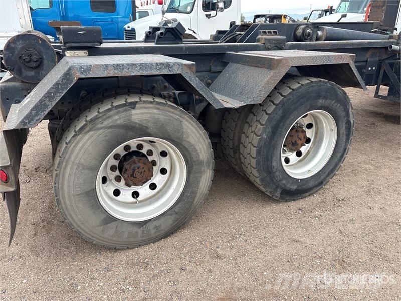 International HV613 6x4 Roll-Off Truck Kipplader