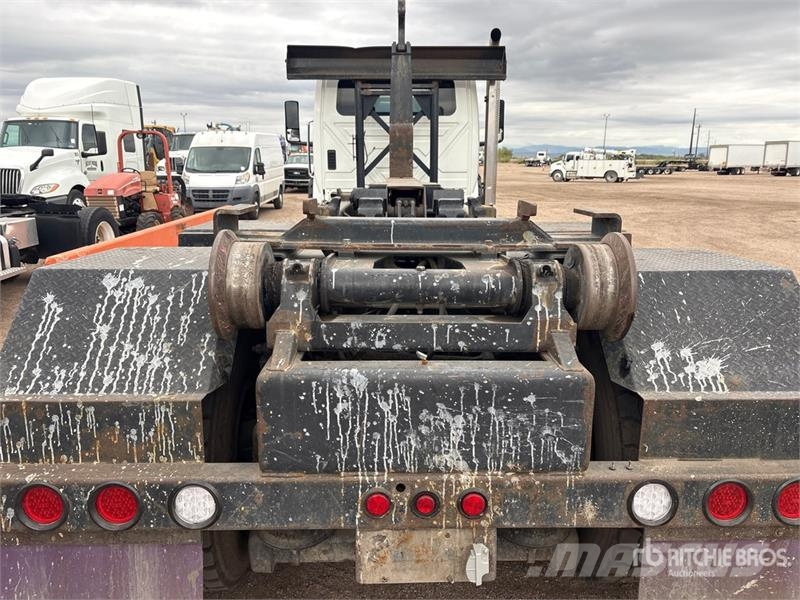 International HV613 6x4 Roll-Off Truck Kipplader