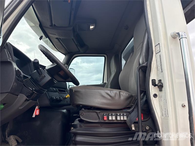 International HV613 6x4 Roll-Off Truck Kipplader