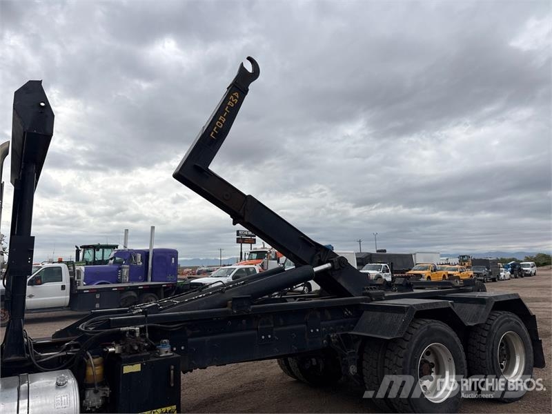 International HV613 6x4 Roll-Off Truck Kipplader