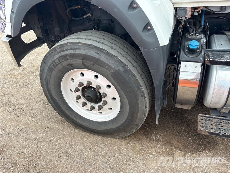 International HV613 6x4 Roll-Off Truck Kipplader