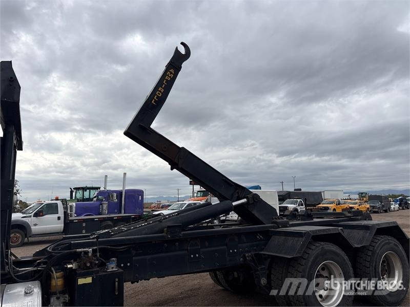 International HV613 6x4 Roll-Off Truck Kipplader