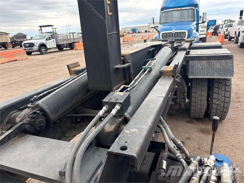 International HV613 6x4 Roll-Off Truck Kipplader
