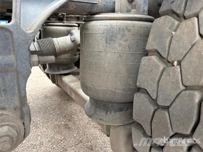 International HV613 6x4 Roll-Off Truck Kipplader