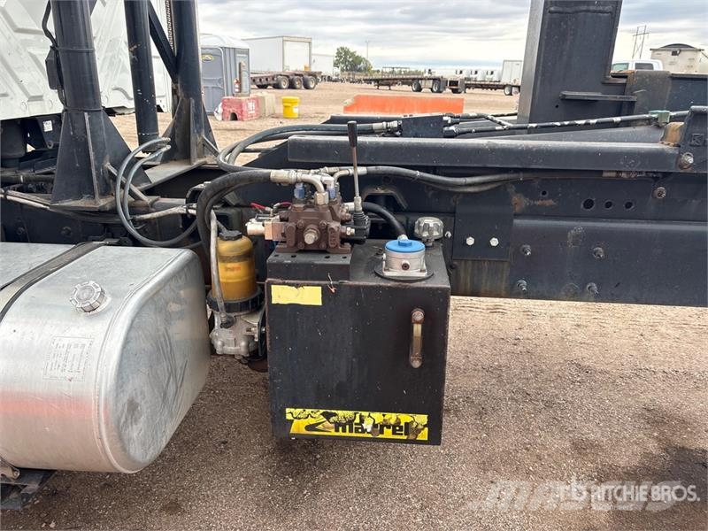 International HV613 6x4 Roll-Off Truck Kipplader