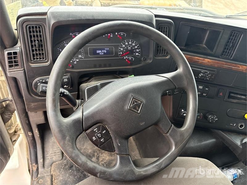 International HV613 6x4 Roll-Off Truck Kipplader