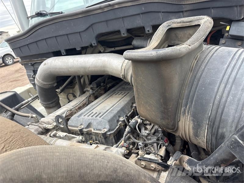 International HV613 6x4 Roll-Off Truck Kipplader