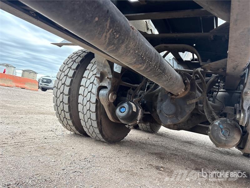 International HV613 6x4 Roll-Off Truck Kipplader