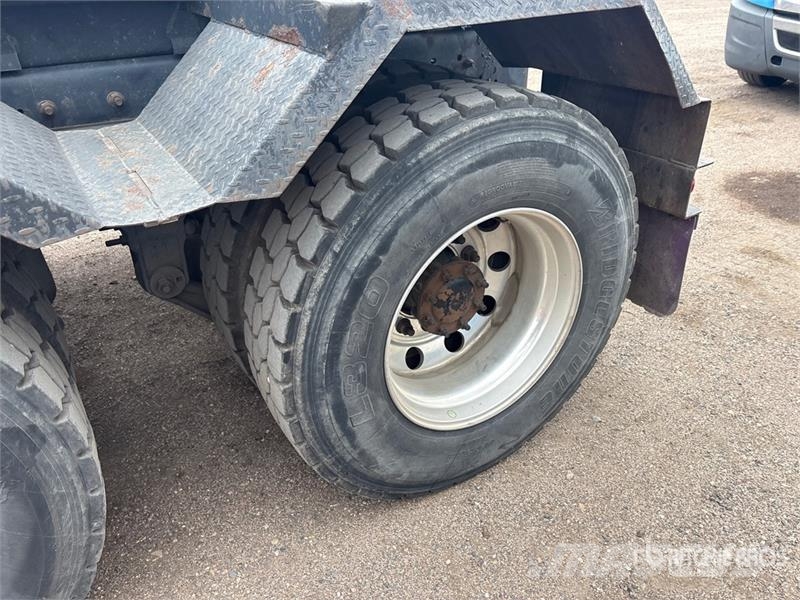 International HV613 6x4 Roll-Off Truck Kipplader