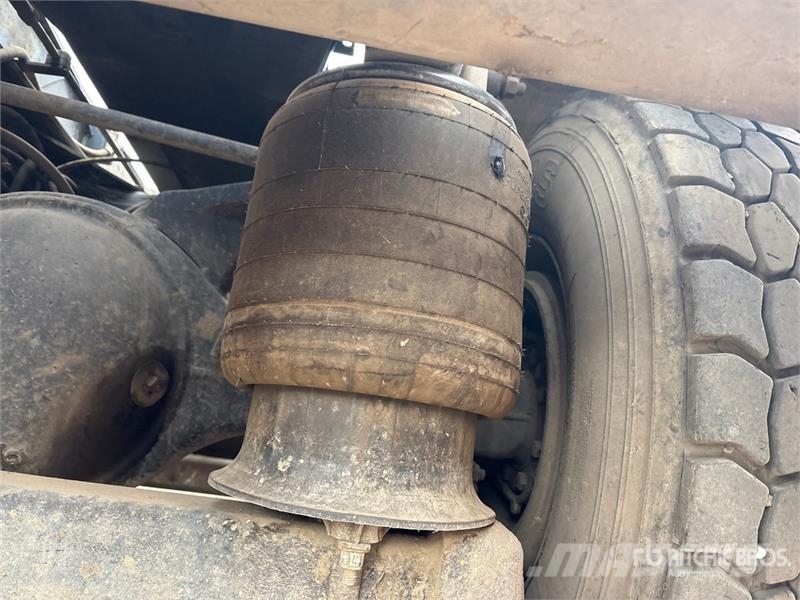 International HV613 6x4 Roll-Off Truck Kipplader