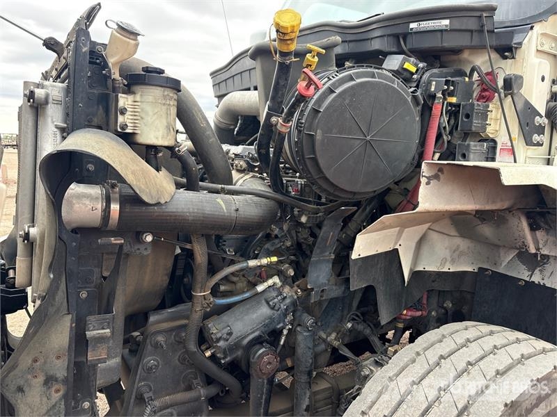 International HV613 6x4 Roll-Off Truck Kipplader