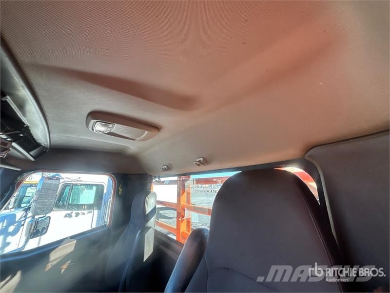 International HX520 8x4 Log Truck Transportes de madera
