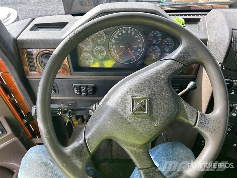 International HX520 8x4 Log Truck Лісовози