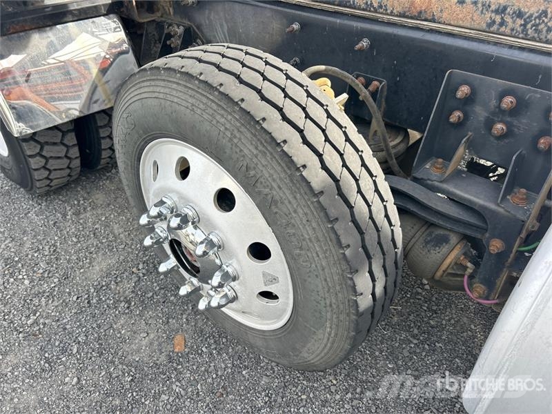 International HX520 8x4 Log Truck Лісовози