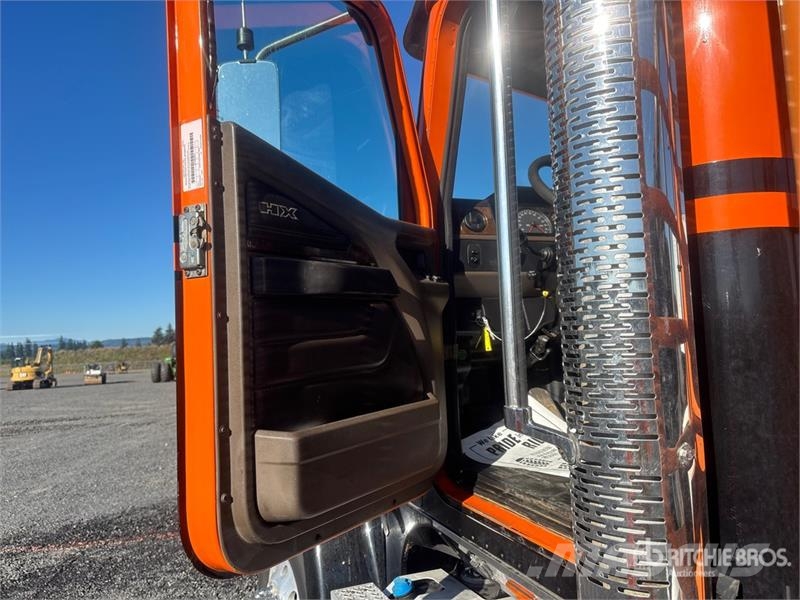 International HX520 8x4 Log Truck Transportes de madera