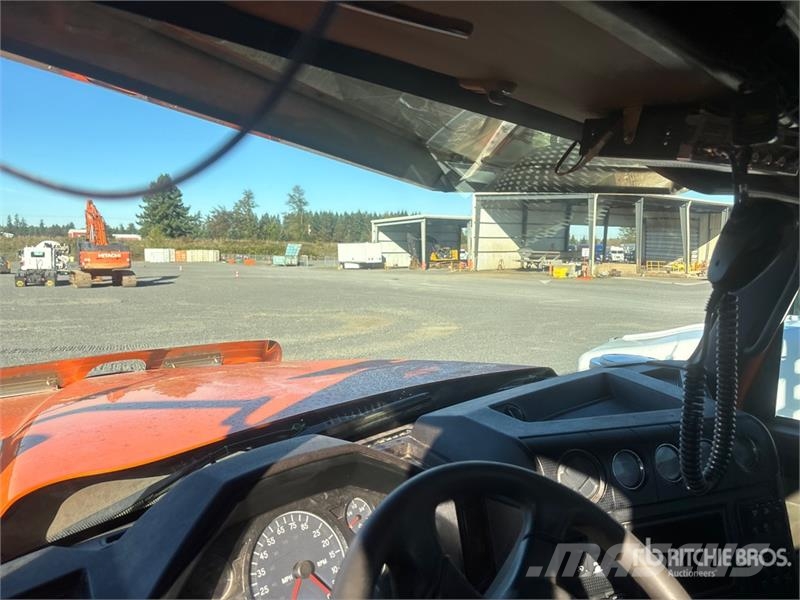International HX520 8x4 Log Truck Transportes de madera