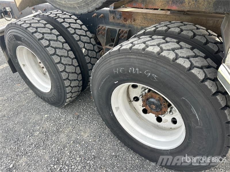 International HX520 8x4 Log Truck Лісовози