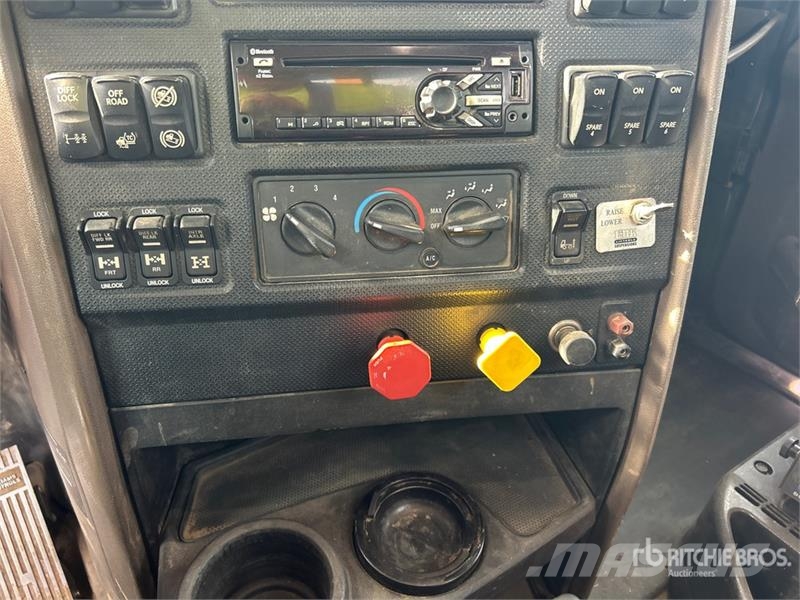 International HX520 8x4 Log Truck Лісовози
