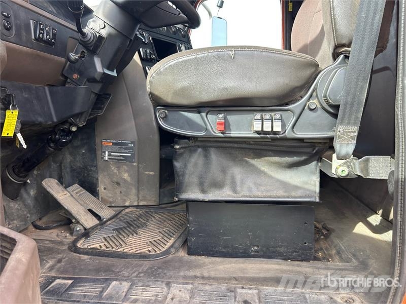 International HX520 8x4 Log Truck Лісовози