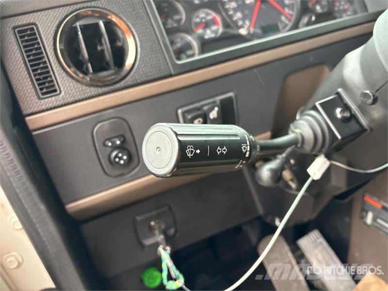International HX620 自卸式货车