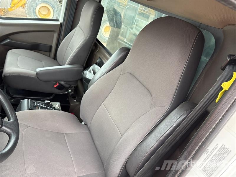 International HX620 自卸式货车