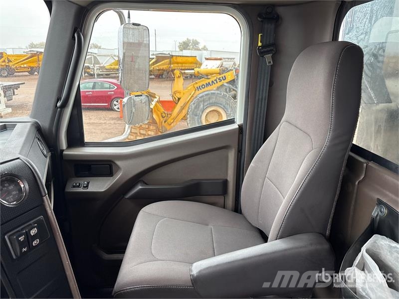 International HX620 自卸式货车