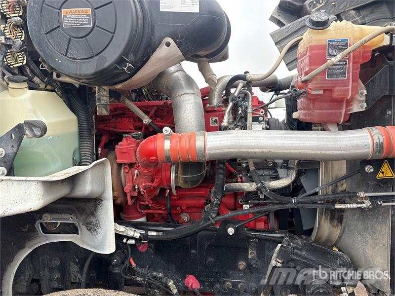 International HX620 自卸式货车