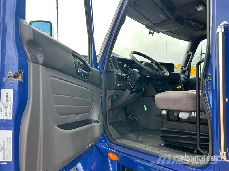 International HX620 Savivarčių priekabų vilkikai