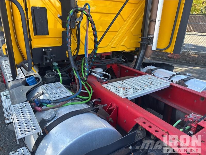 International LA627 4x2 S/A Day Cab Truck Tractor (Inoperable) Trækkere