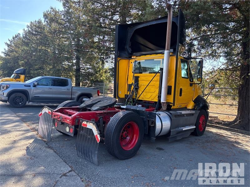 International LA627 4x2 S/A Day Cab Truck Tractor (Inoperable) Trækkere