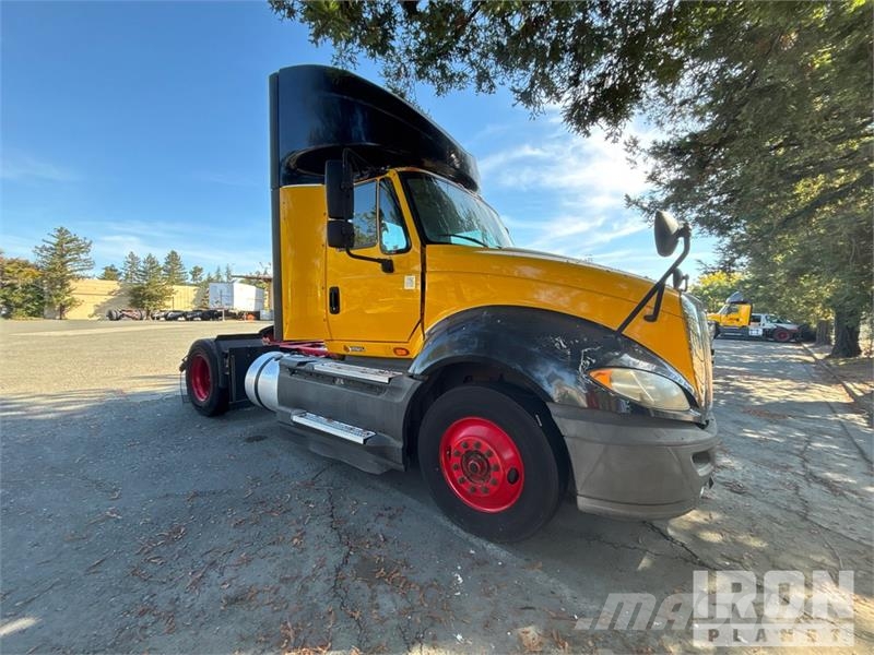 International LA627 4x2 S/A Day Cab Truck Tractor (Inoperable) Trækkere