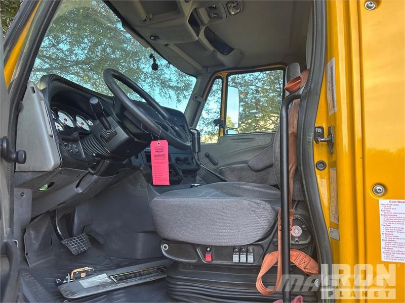 International LA627 4x2 S/A Day Cab Truck Tractor (Inoperable) Trækkere