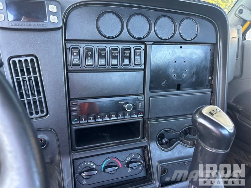 International LA627 4x2 S/A Day Cab Truck Tractor (Inoperable) Trækkere