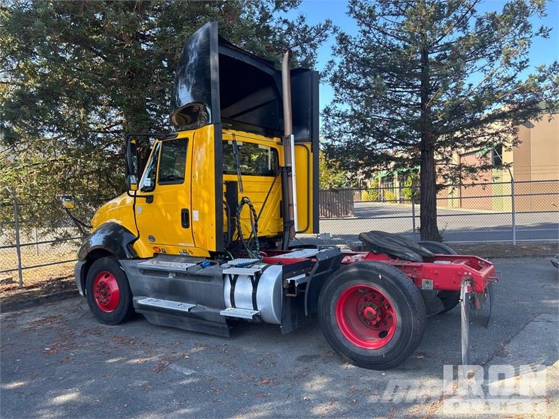 International LA627 4x2 S/A Day Cab Truck Tractor (Inoperable) Trækkere