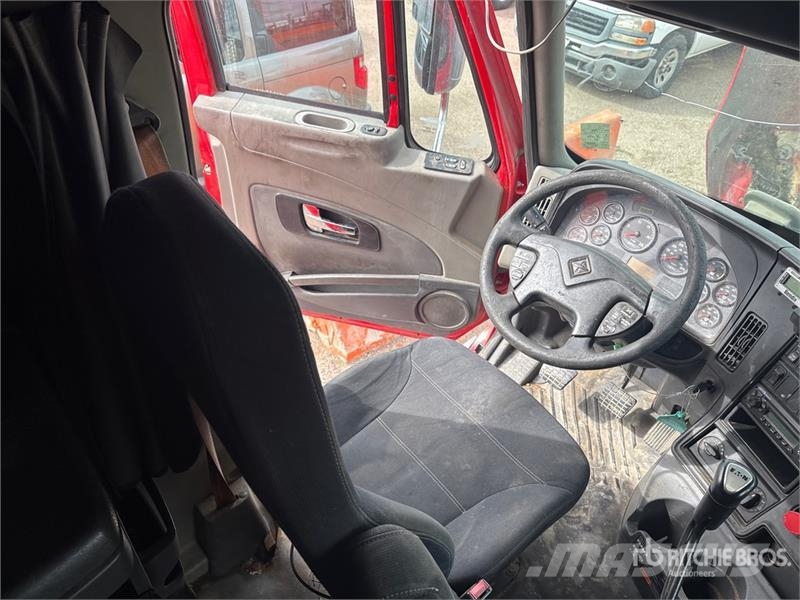 International LF687 6x4 T/A Sleeper Truck Tractor 트랙터 유닛