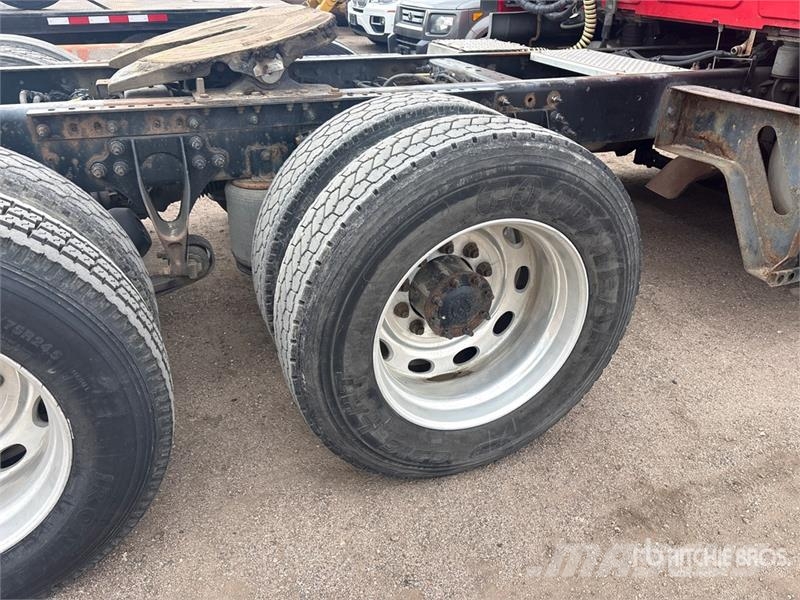 International LF687 6x4 T/A Sleeper Truck Tractor 트랙터 유닛