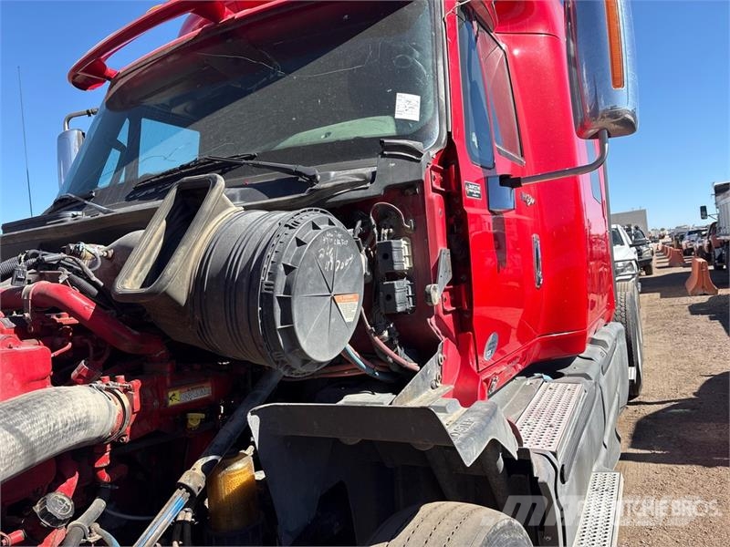 International LF687 6x4 T/A Sleeper Truck Tractor Tegljači
