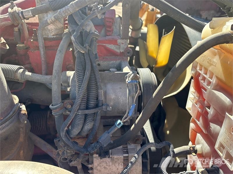 International LF687 6x4 T/A Sleeper Truck Tractor Tegljači